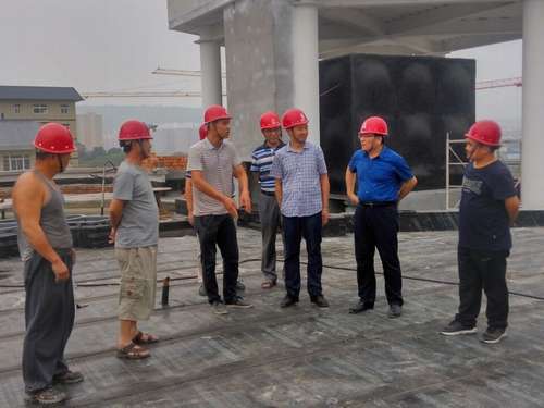 建設(shè)集團副總經(jīng)理王明智一行深入澄合分公司渭南 西郊康橋雙語幼兒園工地檢查指導工作