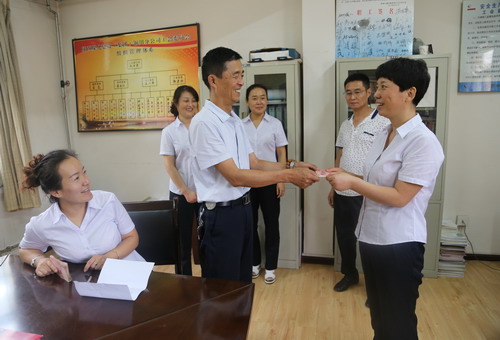 銅川分公司積極開展“金秋助學(xué)”活動