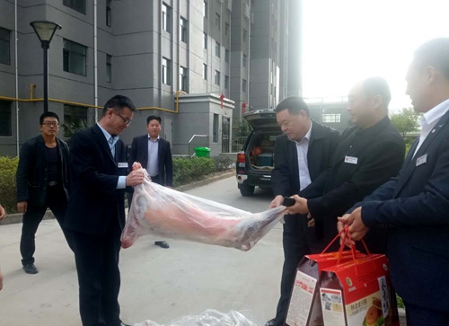 董事長(zhǎng)寧興剛一行走訪(fǎng)慰問(wèn)大秦置業(yè)駐神木一線(xiàn)員工