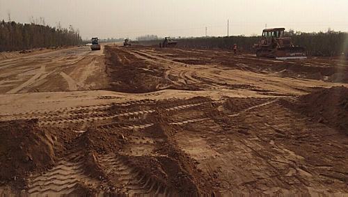 施工現(xiàn)場秒必爭 策馬揚(yáng)鞭再奮蹄