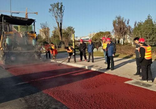 追趕超越，完成彩色路面工程，實(shí)現(xiàn)第一階段目標(biāo)