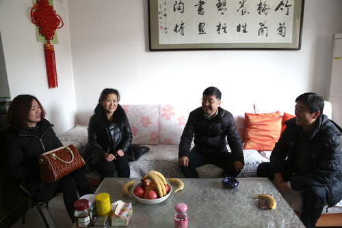 銅川分公司春節(jié)前慰問困難職工