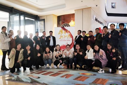 礦建二公司組團(tuán)觀看《厲害了，我的國(guó)》 為祖國(guó)打CALL