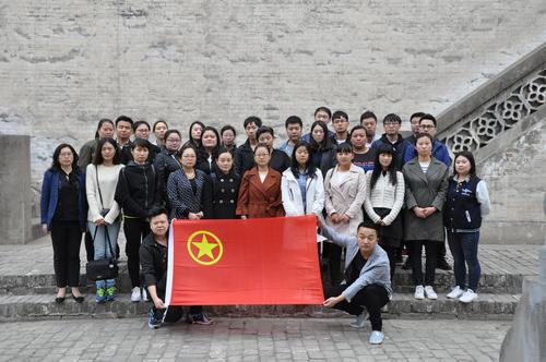 韓城分公司開展“緬懷革命先烈、弘揚愛國主義精神”團員青年掃墓活動