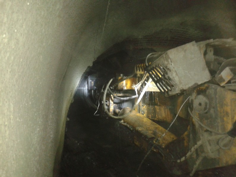 礦建三公司雙龍項(xiàng)目部108運(yùn)輸順槽風(fēng)橋與西翼回風(fēng)巷順利貫通