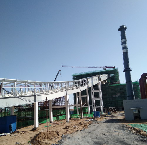 銅川分公司順利完成小保當(dāng)原煤倉(cāng)至預(yù)先篩分破碎車間1號(hào)帶式輸送機(jī)棧橋吊裝任務(wù)