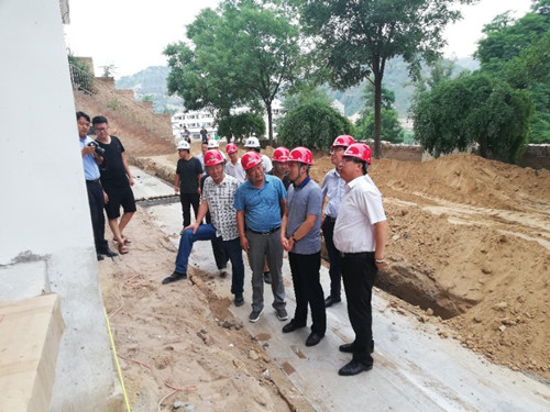 陜煤集團總經(jīng)理助理、榆林合力產(chǎn)業(yè)扶貧公司董事長范京道蒞臨陜煤建設(shè)天工公司清澗紅棗深加工項目視察指導(dǎo)工作