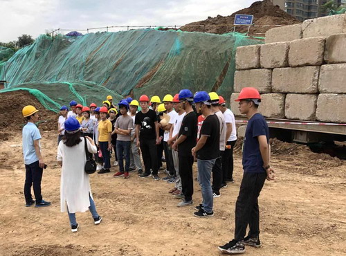 長安大學(xué)學(xué)生到陜煤建設(shè)銅川公司藍(lán)山水岸項目進(jìn)行參觀學(xué)習(xí)