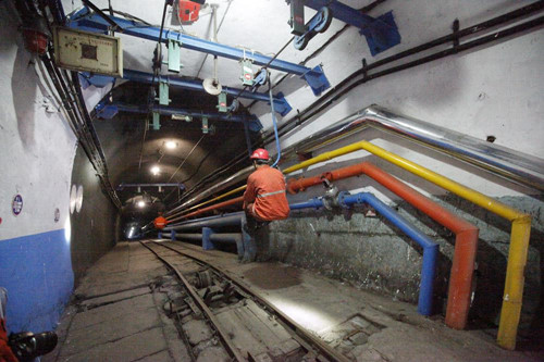 陜煤建設(shè)機(jī)電安裝公司冶坪項(xiàng)目部“猴車”安裝進(jìn)行時