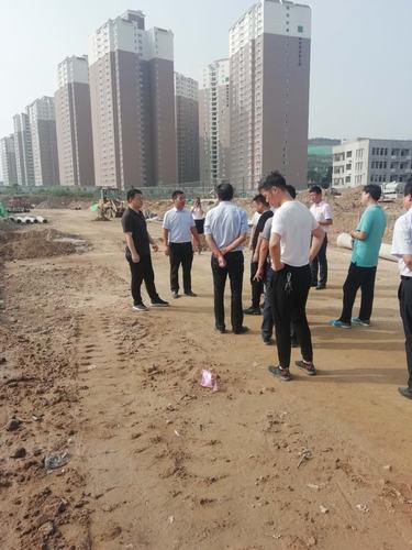 渭南市副市長郭柱國帶隊深入濱河小學周邊配套市政工程指導(dǎo)工作