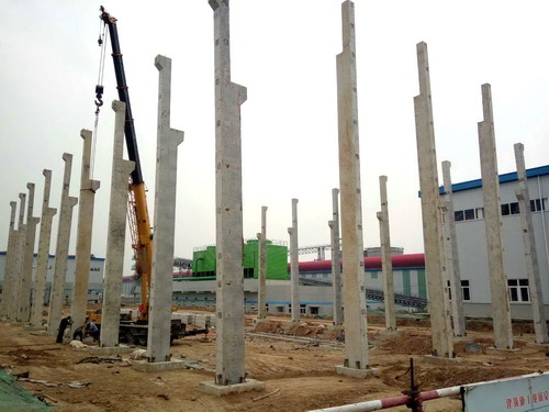 陜煤建設銅川分公司:鋁鎂合金項目抬包車間預制柱順利吊裝