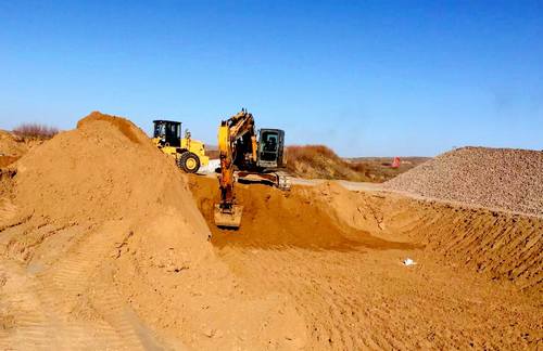 陜煤建設銅煤公司第五項目部承建的靖神鐵路郭家灘站臺工程開工建設