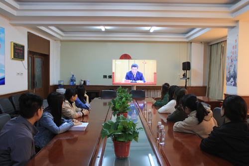 聆聽！思考！奮進！我們都是新時代的“追夢人”