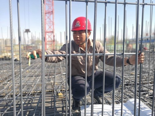 相濡以沫牽手共行，業(yè)績突出同臺受獎