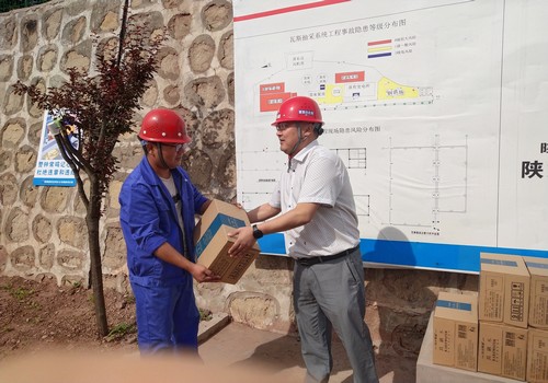 盛夏送清涼，關(guān)愛暖人心