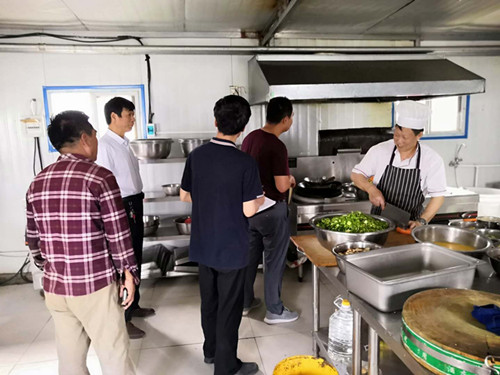 陜煤建設(shè)礦建三公司組織職工代表對各職工食堂安全專項(xiàng)檢查