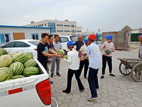 炎炎夏日送清涼 真切關(guān)懷到一線