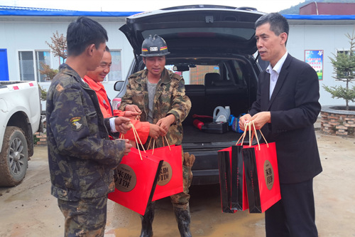 陜煤建設礦建三公司中秋節(jié)前慰問一線職工