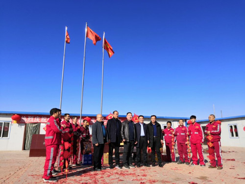 王明智、王寧春節(jié)看望慰問一線職工