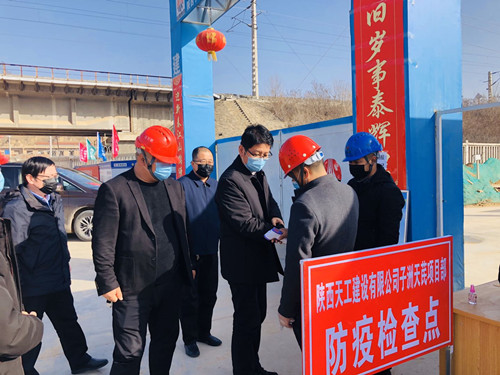 天芪生物科技有限公司董事長(zhǎng)李勇一行蒞臨天工公司子洲天芪項(xiàng)目部指導(dǎo)復(fù)工核查