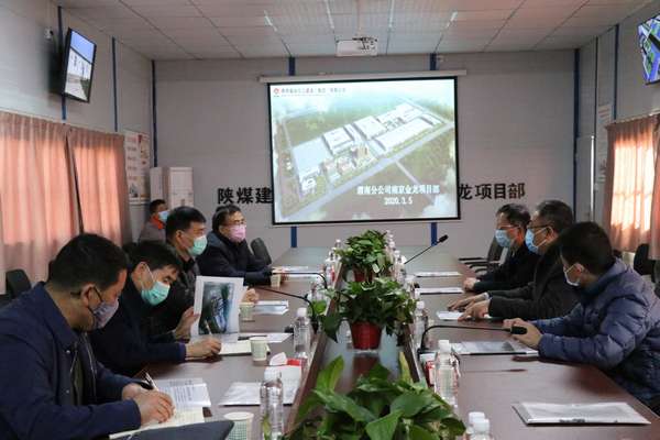 公司領(lǐng)導(dǎo)侯本英、楊讓順一行深入渭南分公司南京金龍項(xiàng)目檢查復(fù)工及防疫工作