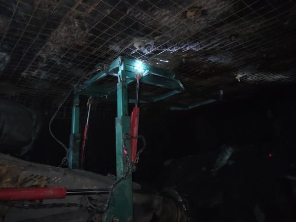 陜煤建設(shè)掘進公司：檸條塔項目部順利完成掘進機臨時支護作業(yè)