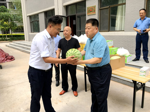 陜煤建設(shè)公司開(kāi)展為基層員工“送清涼”活動(dòng)