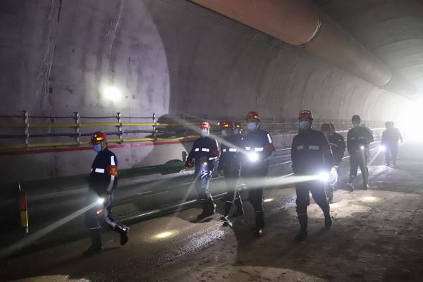 陜煤建設(shè)礦建二公司開(kāi)展“煤礦安全生產(chǎn)標(biāo)準(zhǔn)化”內(nèi)部對(duì)標(biāo)活動(dòng)