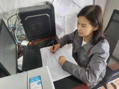 與青春有個“碰撞”，她們在工地綻放