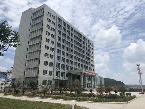 陜煤建設(shè)天工公司承建的鐵路運(yùn)輸分公司綜合樓工程獲得2019-2020年度煤炭行業(yè)優(yōu)質(zhì)工程和“太陽(yáng)杯”工程