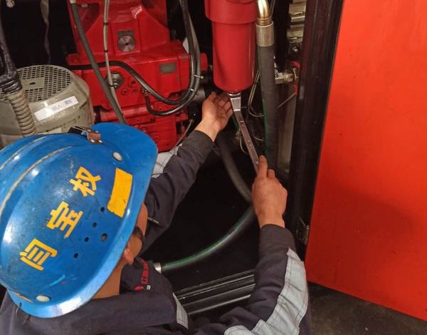 陜煤建設洗選煤運營公司紅柳林洗煤廠項目部： 年節(jié)生產(chǎn)穩(wěn)運轉(zhuǎn) 養(yǎng)護設備出新招