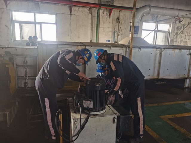 【春節(jié)一線報(bào)道】陜煤建設(shè)洗選煤運(yùn)營(yíng)公司紅柳林洗煤廠項(xiàng)目部：  堅(jiān)守崗位過(guò)除夕，送上“平安?！?></div>
                                <div   id=