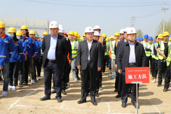 寧興剛、王寧應(yīng)邀參加漢中市項(xiàng)目簽約暨集中開(kāi)工儀式