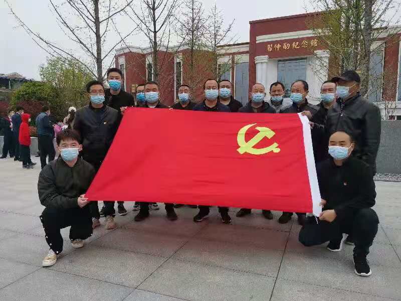 陜煤建設(shè)天工公司土建第十二黨支部開展“祭掃烈士陵園，緬懷革命先烈”主題黨日活動