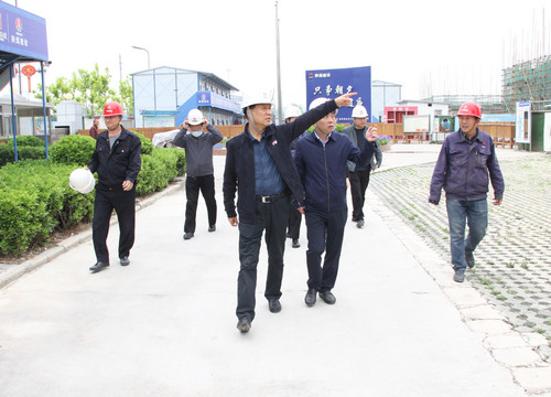 侯本英深入山水逸境小區(qū)、老城改造項目調(diào)研指導工作