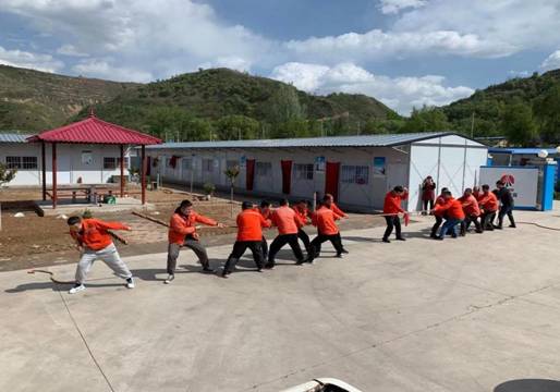 陜煤建設(shè)天工公司安裝一部舉行“慶五一、迎五四”拔河比賽