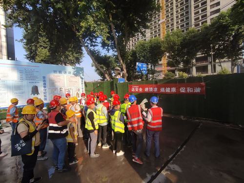 陜煤建設(shè)銅煤第二項目部開展為一線工人“送安全、送清涼、送健康、促和諧”活動