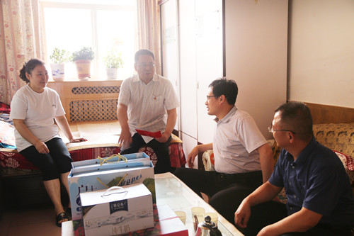 情系困難黨員 走訪慰問送關(guān)懷