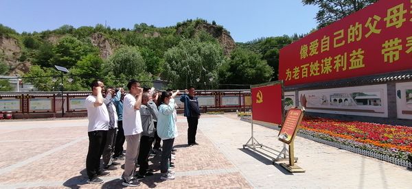 陜煤建設(shè)天工公司安裝三部黨支部開(kāi)展“走進(jìn)梁家河，接受紅色教育”主題黨日活動(dòng)