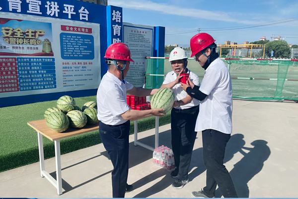 陜煤建設西北分公司開展“高溫慰問送清涼，情系基層暖人心”活動
