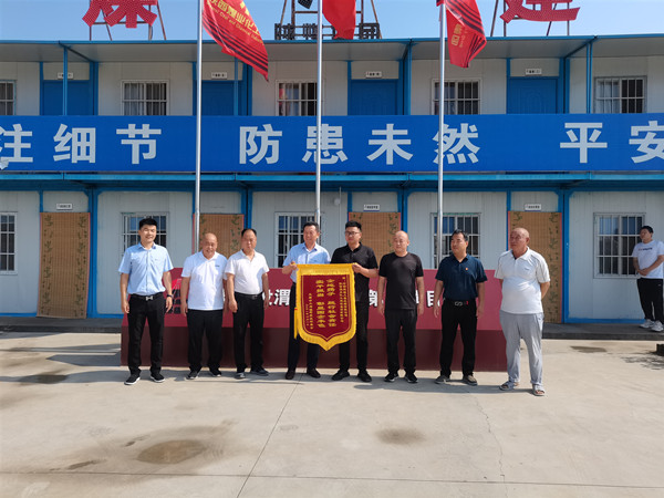 陜煤建設(shè)渭南分公司第八目部為村莊修補村道踐行國企社會責(zé)任