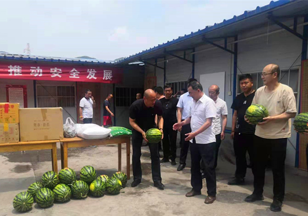 陜煤建設礦建三公司：學史歷行，進基層“送清涼”