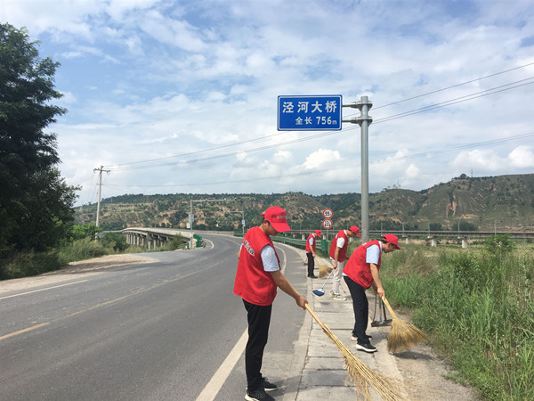 陜煤建設(shè)澄合分公司開(kāi)展“盛夏七月 奉獻(xiàn)有我”志愿服務(wù)活動(dòng)