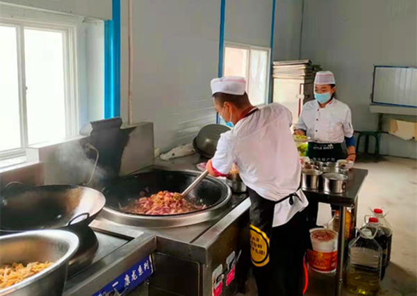 陜煤建設(shè)礦建三公司崔木項(xiàng)目部： 為職工辦實(shí)事，“新”食堂暖人心