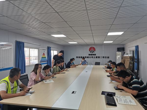 陜煤建設(shè)韓城分公司土建二項(xiàng)目部開展“警企攜手，全民反詐”宣傳活動