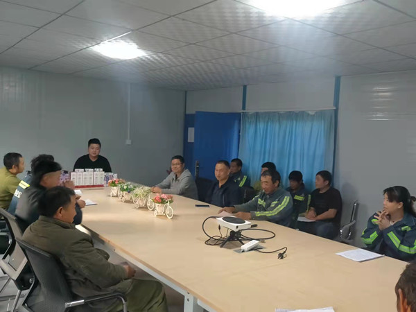 陜煤建設(shè)機(jī)電安裝公司：國(guó)慶節(jié)，我們?cè)诠さ剡^