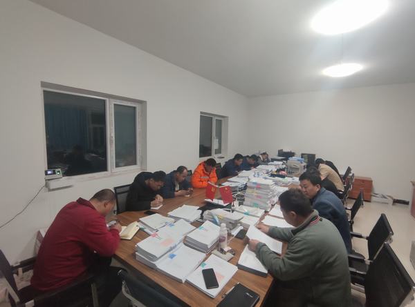 陜煤建設(shè)銅煤公司基層項(xiàng)目部掀起了學(xué)習(xí)黨的第十九屆六中全會精神的熱潮