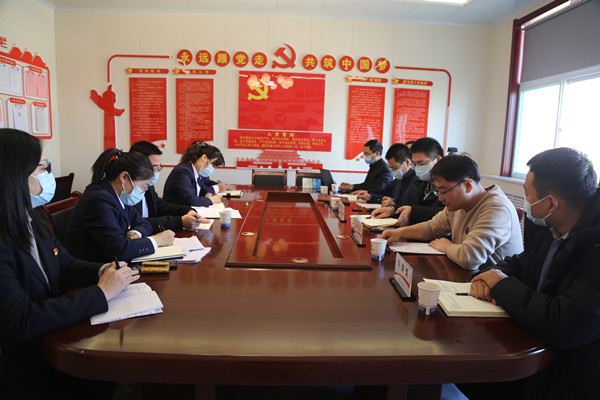 陜煤集團黨支部標準化督導(dǎo)組蒞臨機電安裝公司機關(guān)黨支部進行督導(dǎo)檢查