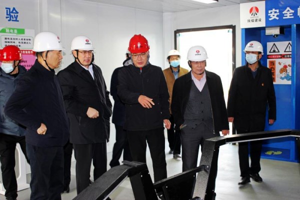 集團(tuán)領(lǐng)導(dǎo)侯本英、司正林一行深入北斗星基項(xiàng)目檢查指導(dǎo)工作