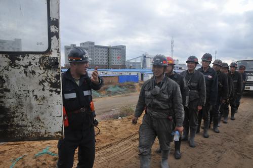 陜煤建設(shè)煤礦運(yùn)營(yíng)服務(wù)分公司：日進(jìn)尺破50米！掘進(jìn)鐵軍回歸